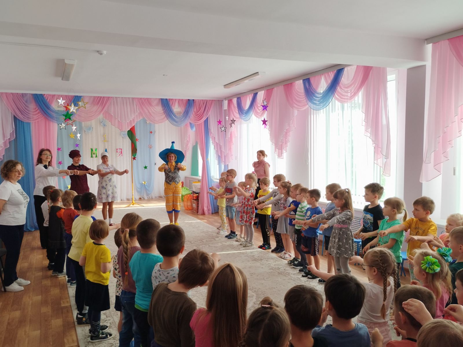 В детском саду прошел музыкальный праздник "День труда" "Незнайка в детском саду"!"